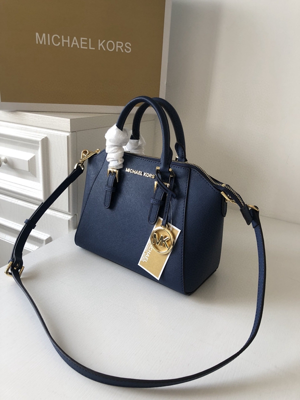 マイケルコースバッグ背面デザイン